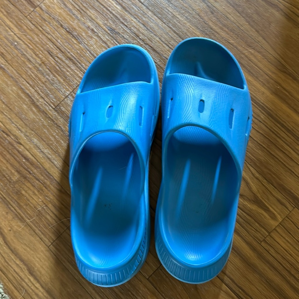Hoka ORA recovery sandals